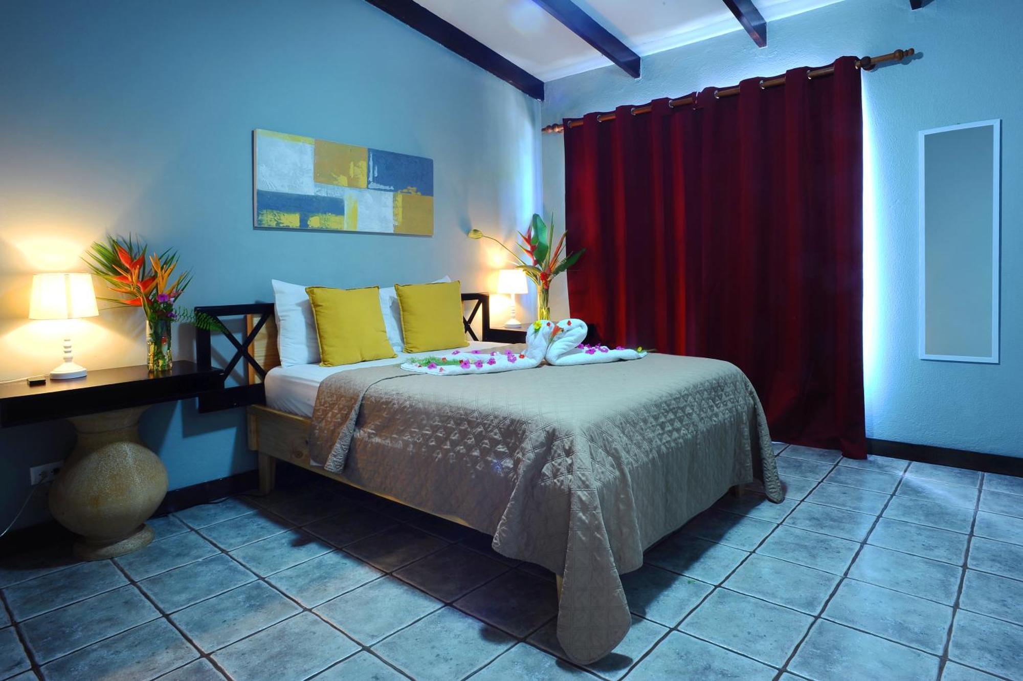 Private Fully Furnished Home At Wide Mouth Frog Hostel Quepos Exterior foto