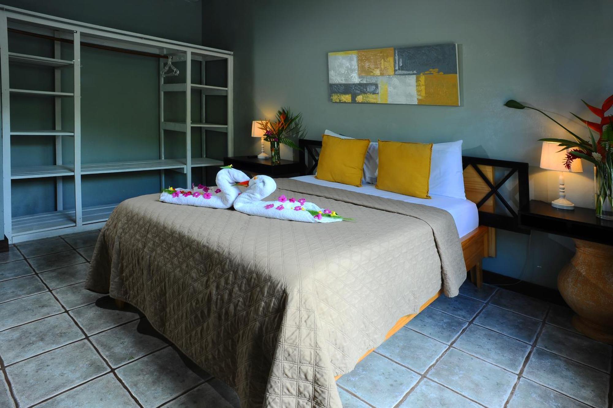 Private Fully Furnished Home At Wide Mouth Frog Hostel Quepos Exterior foto