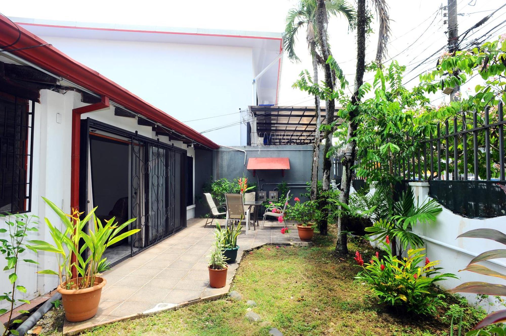 Private Fully Furnished Home At Wide Mouth Frog Hostel Quepos Exterior foto